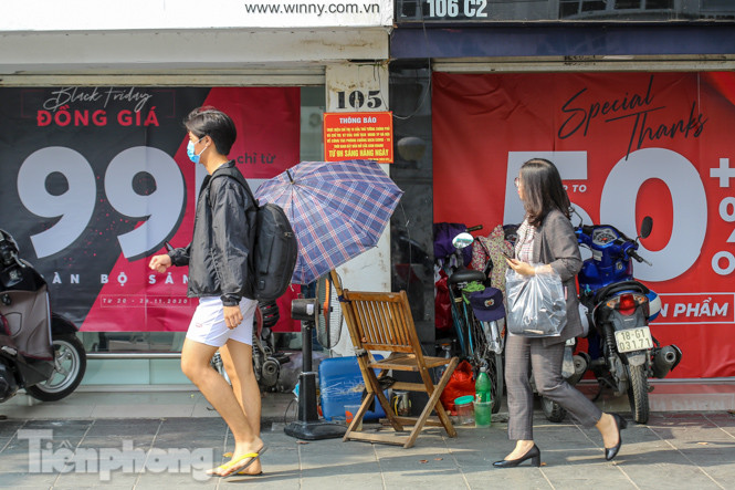 Giảm giá sốc cả tuần, 'phố mua sắm' vẫn ảm đạm trước Black Friday ảnh 13