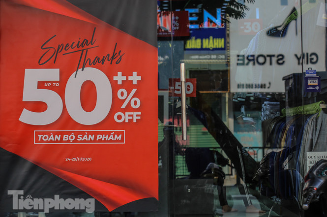 Giảm giá sốc cả tuần, 'phố mua sắm' vẫn ảm đạm trước Black Friday ảnh 4