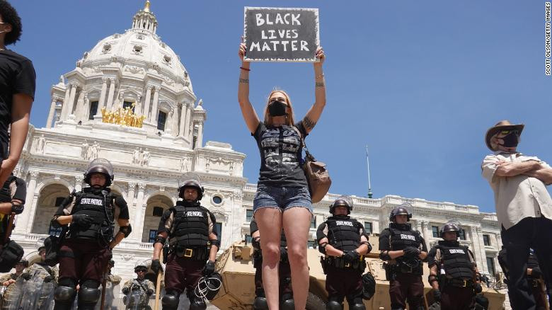 Dữ dội đối đầu cảnh sát và người biểu tình Mỹ ảnh 20