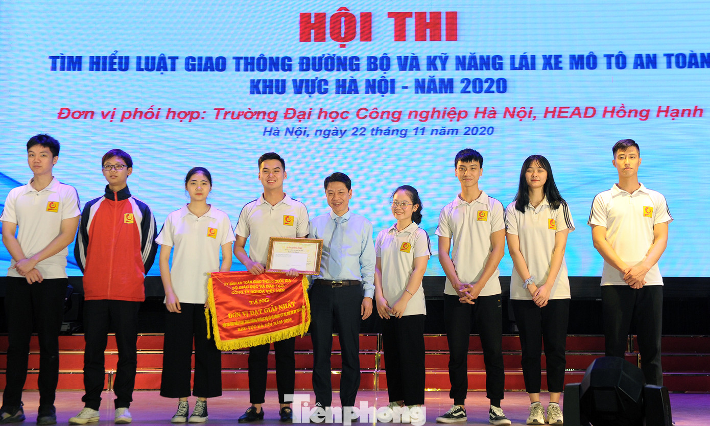 Sôi nổi tiểu phẩm phản ánh ý thức tham gia giao thông của người trẻ ảnh 3