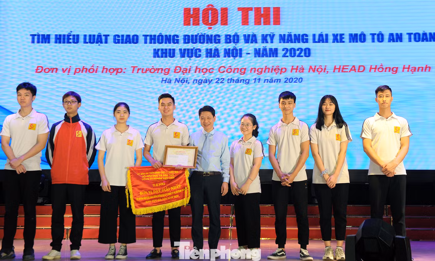 Sôi nổi tiểu phẩm phản ánh ý thức tham gia giao thông của người trẻ ảnh 3