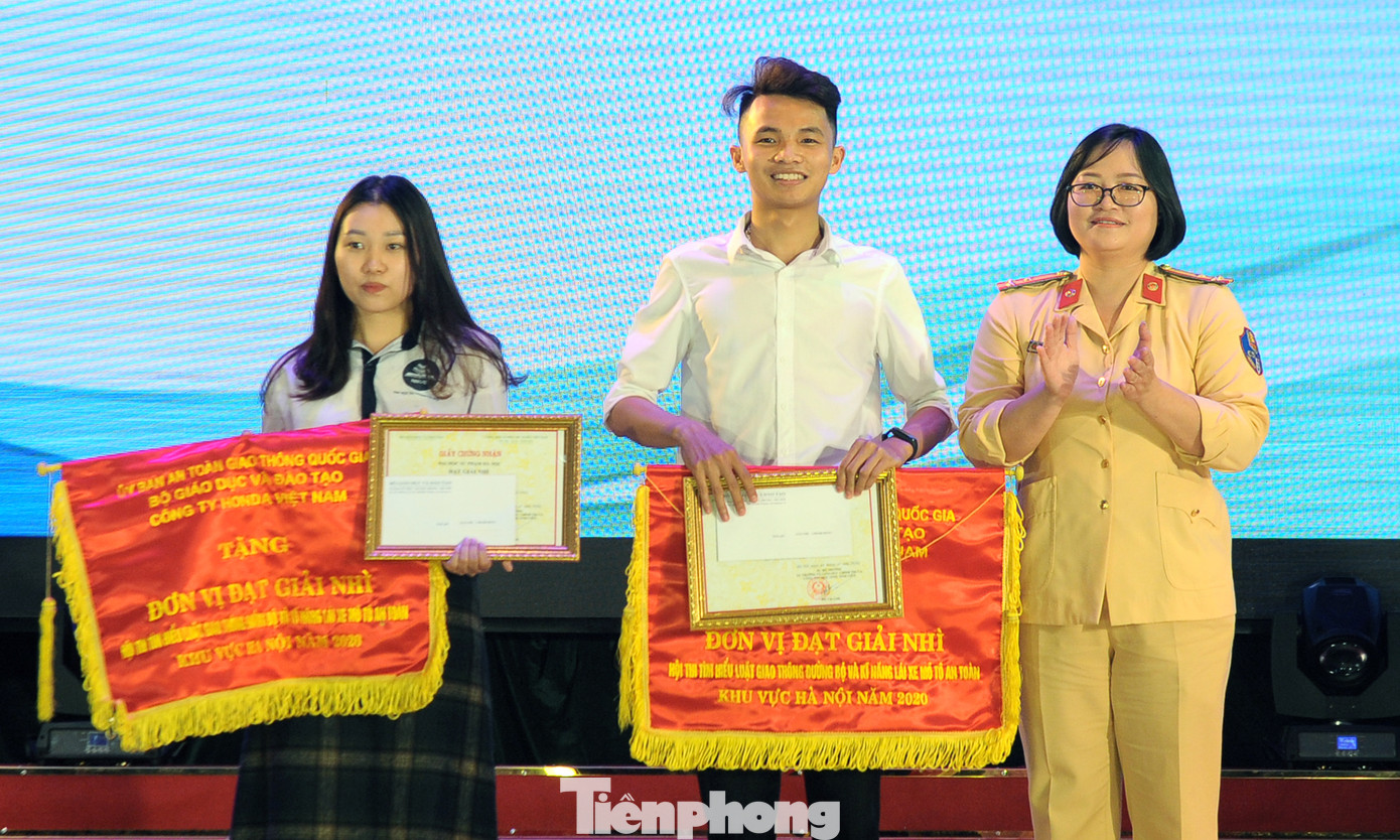 Sôi nổi tiểu phẩm phản ánh ý thức tham gia giao thông của người trẻ ảnh 4