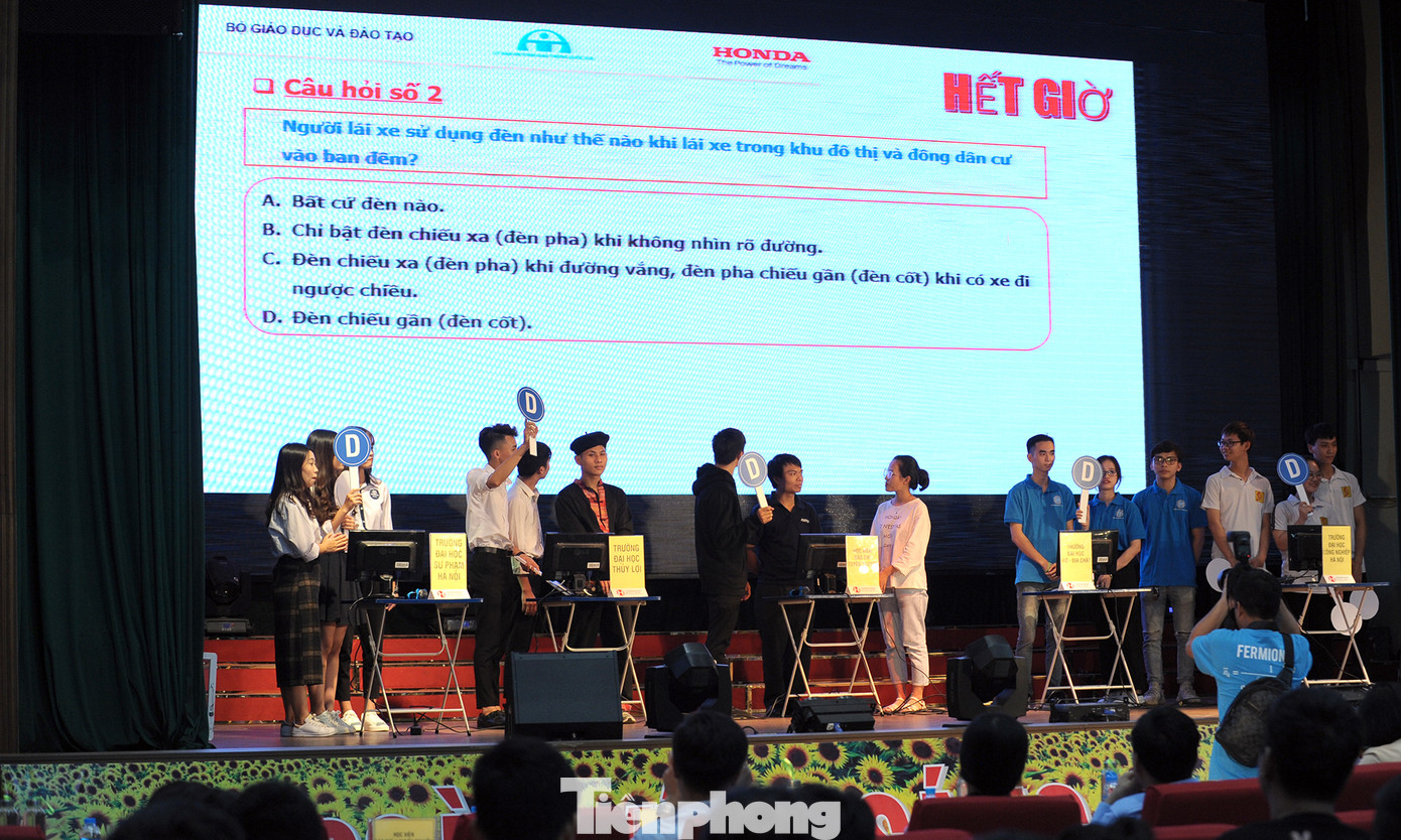 Sôi nổi tiểu phẩm phản ánh ý thức tham gia giao thông của người trẻ ảnh 2