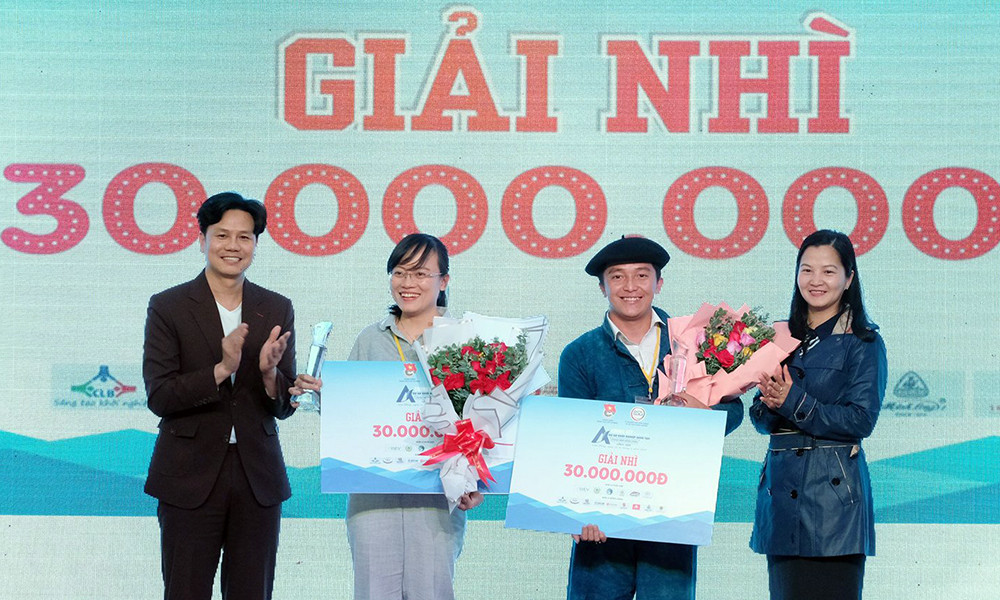 'Mát xa hoa dừa lấy mật' về nhất cuộc thi khởi nghiệp ảnh 2