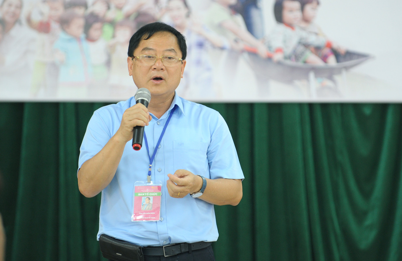 Ban tổ chức Hoa hậu Việt Nam thăm, tặng quà Trung tâm bảo trợ trẻ em Vũng Tàu ảnh 2