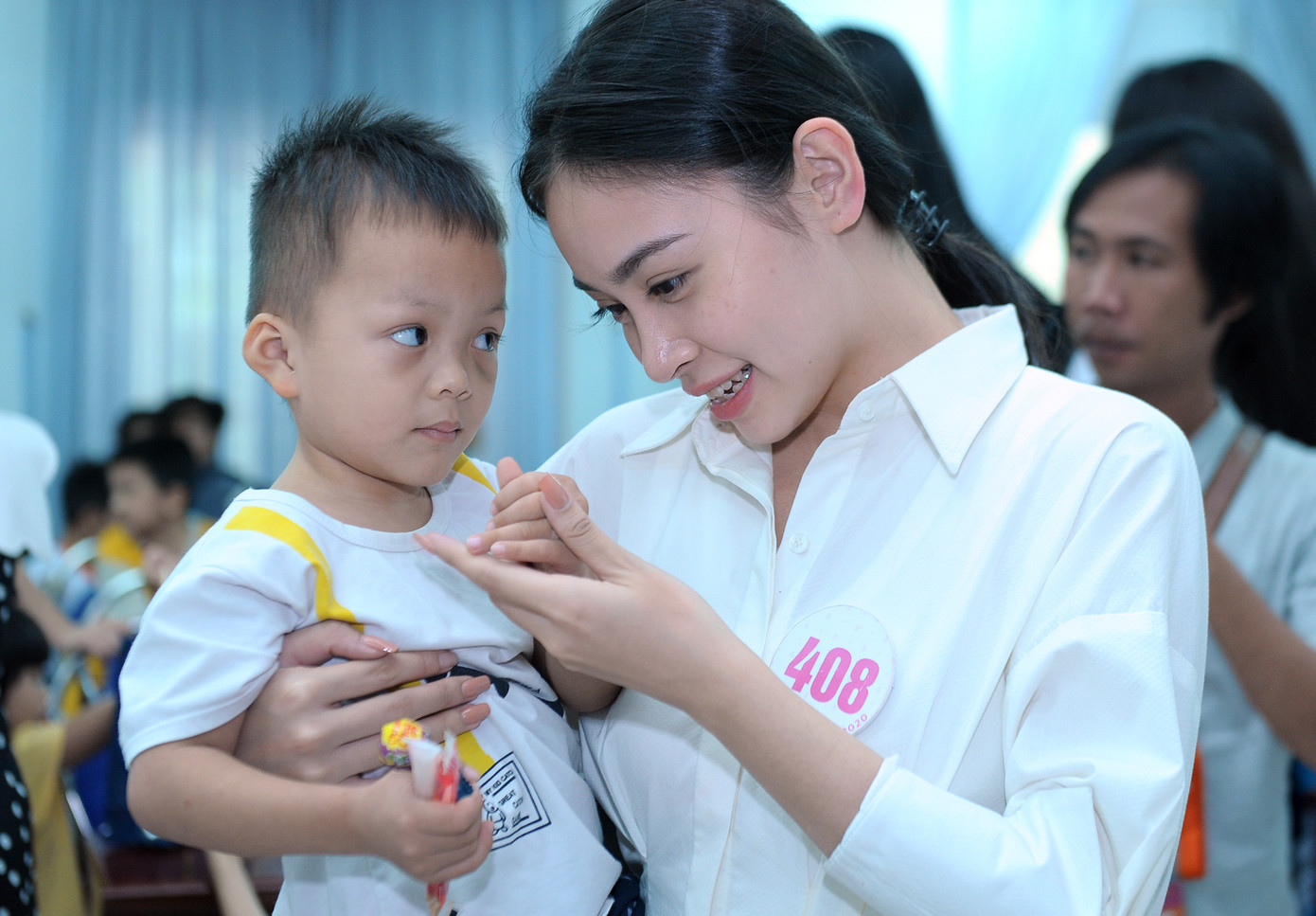 Ban tổ chức Hoa hậu Việt Nam thăm, tặng quà Trung tâm bảo trợ trẻ em Vũng Tàu ảnh 9