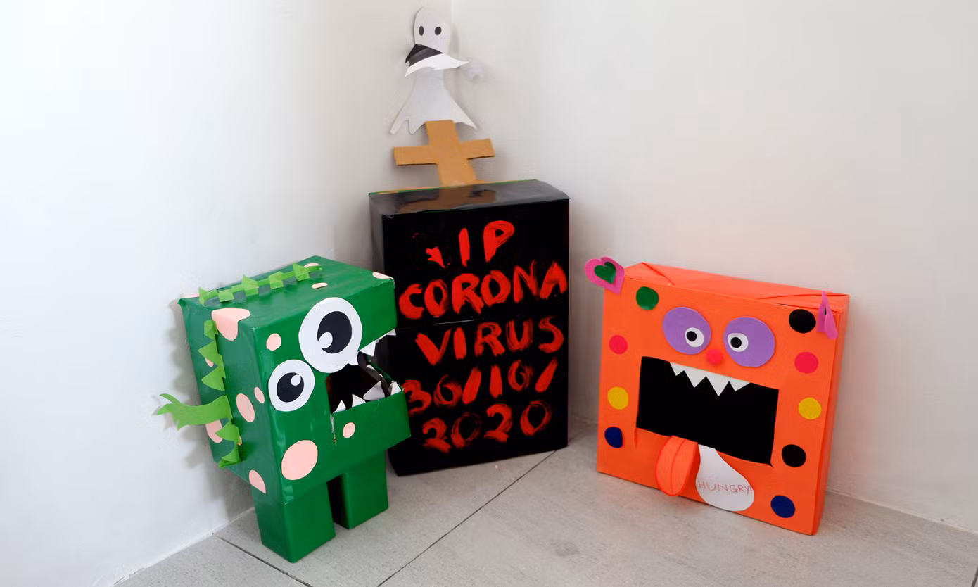 Bạn trẻ biến hóa trong lễ hội Halloween với đồ tái chế bảo vệ môi trường ảnh 7