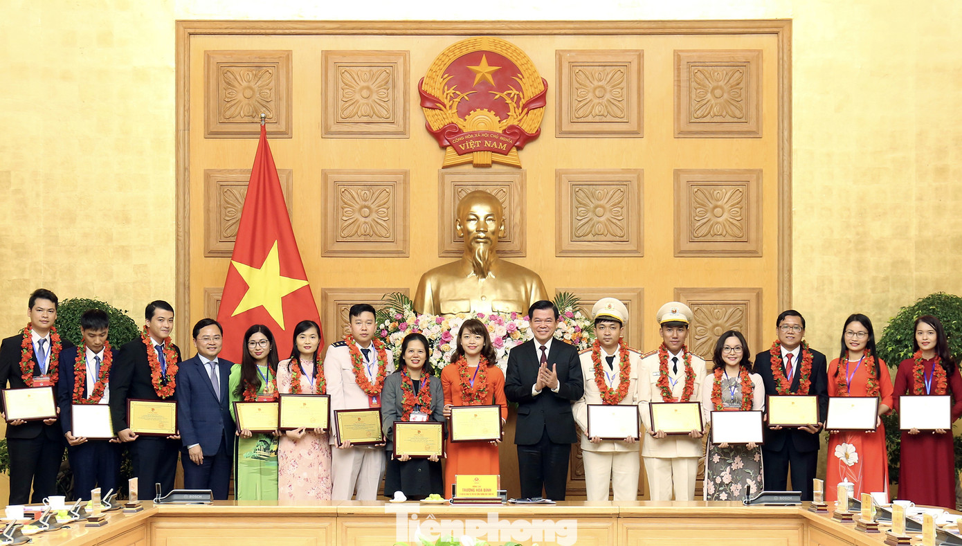 Cán bộ, công chức phải thể hiện vai trò 'công bộc' của dân ảnh 14