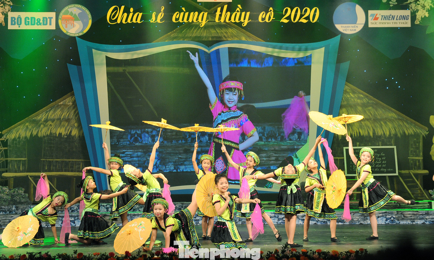 Vinh danh 63 thầy cô giáo dân tộc thiểu số tiêu biểu trên toàn quốc ảnh 1