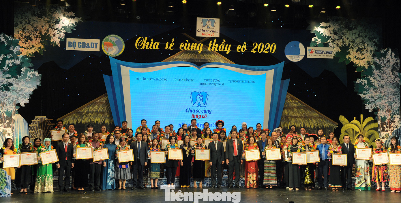 Vinh danh 63 thầy cô giáo dân tộc thiểu số tiêu biểu trên toàn quốc ảnh 12