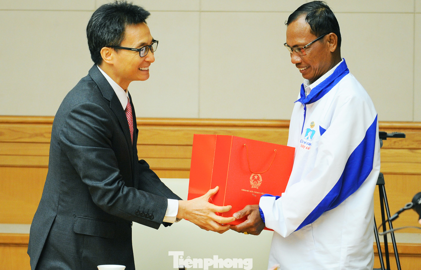 Phó Thủ tướng gặp gỡ 63 giáo viên dân tộc thiểu số ảnh 14