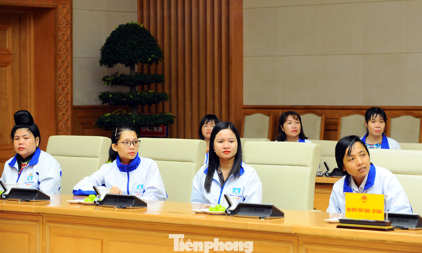 Phó Thủ tướng gặp gỡ 63 giáo viên dân tộc thiểu số ảnh 4