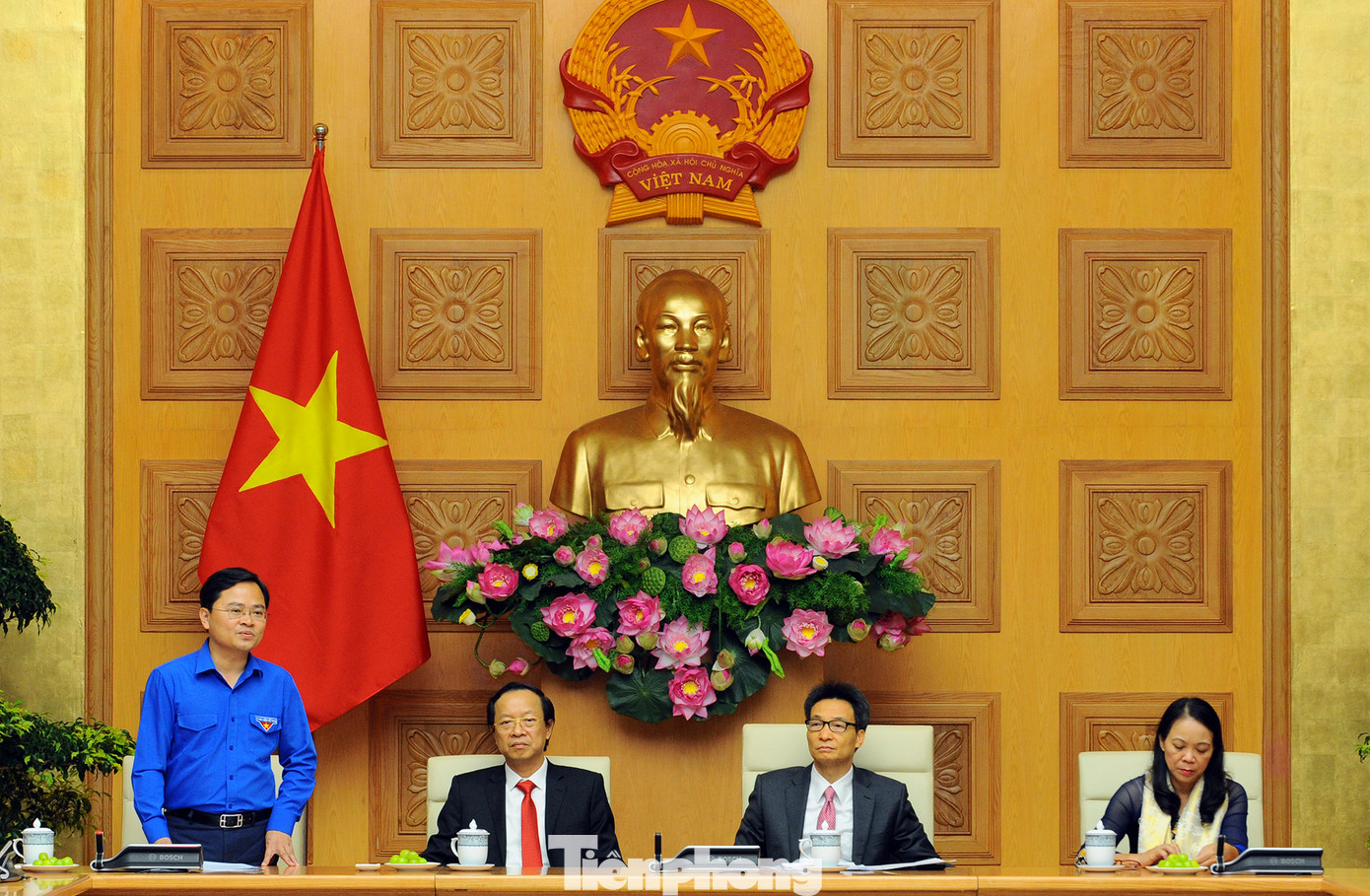 Phó Thủ tướng gặp gỡ 63 giáo viên dân tộc thiểu số ảnh 2