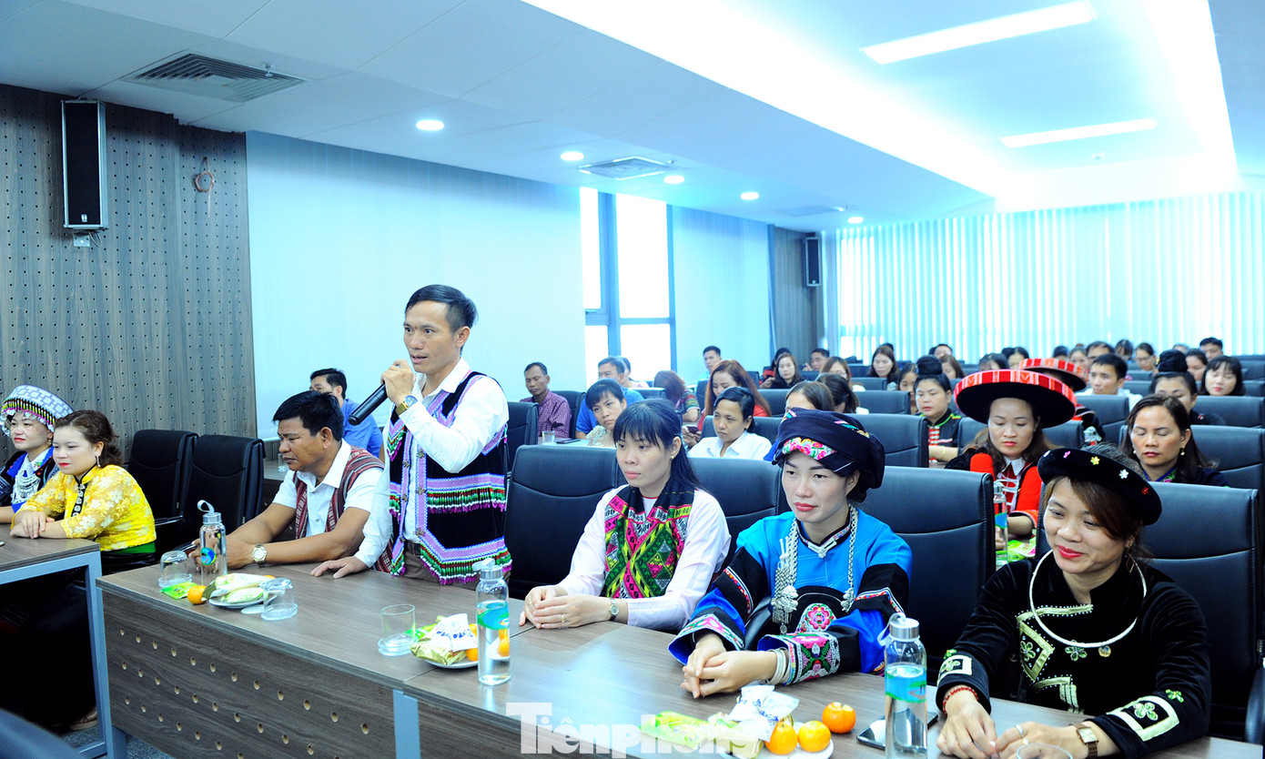 Ủy ban Dân tộc tặng kỷ niệm chương 63 giáo viên dân tộc thiểu số ảnh 4