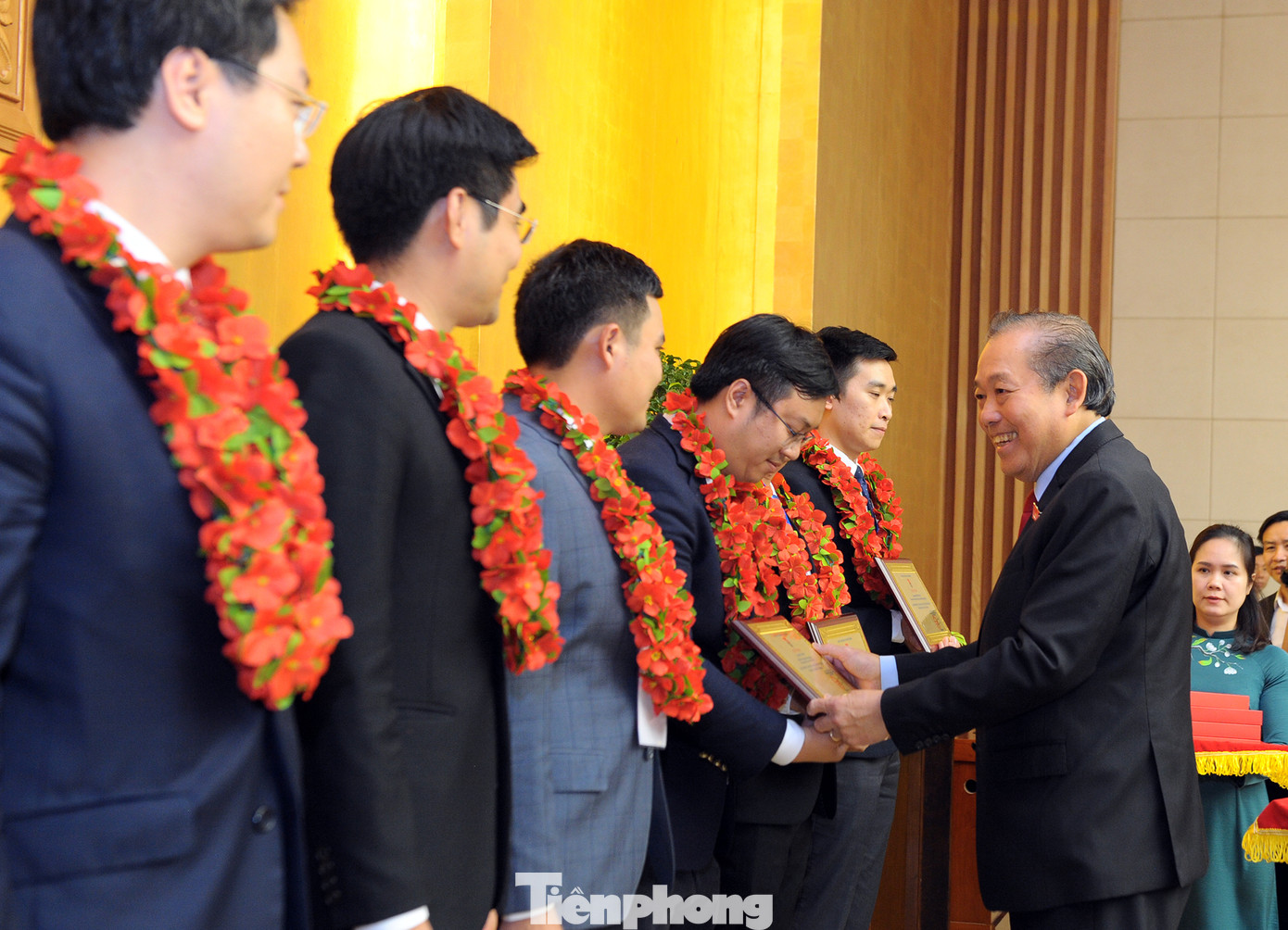 Cán bộ, công chức phải thể hiện vai trò 'công bộc' của dân ảnh 12