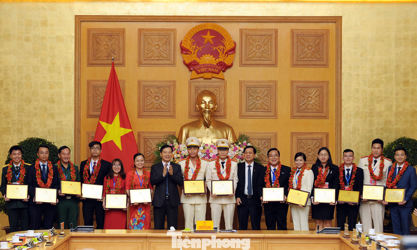 Cán bộ, công chức phải thể hiện vai trò 'công bộc' của dân ảnh 15