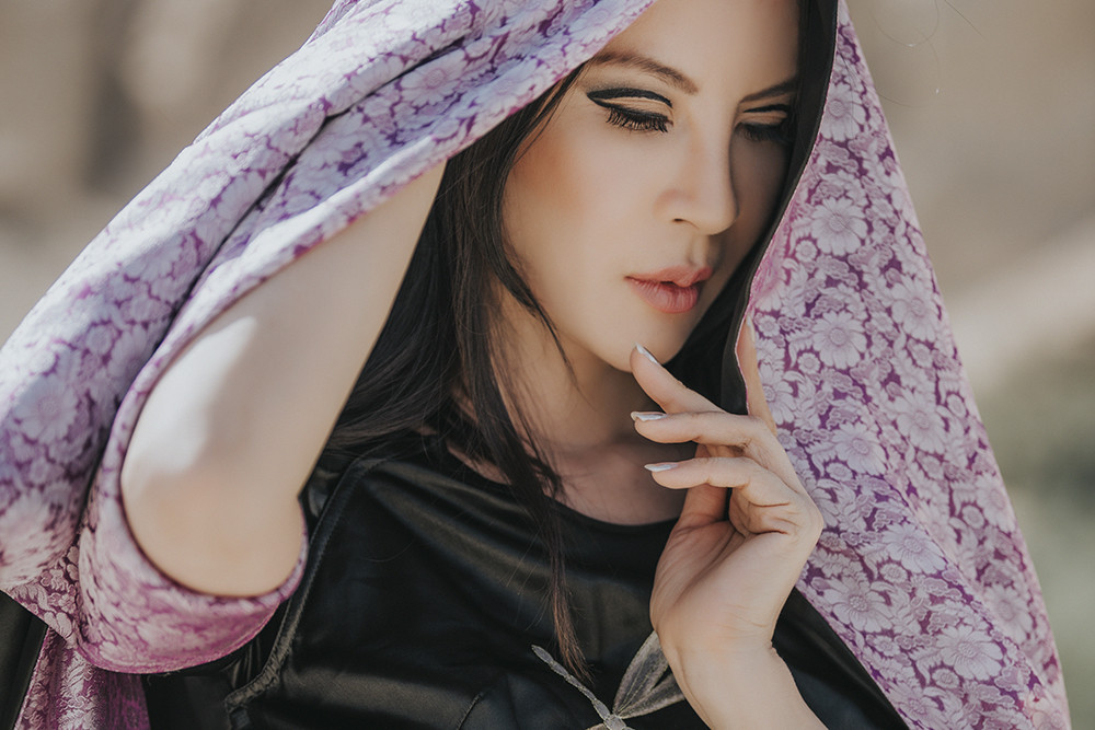 Bị mắc kẹt ở Israel vì COVID, MC Thanh Mai chụp ảnh với áo dài trên sa mạc ảnh 2