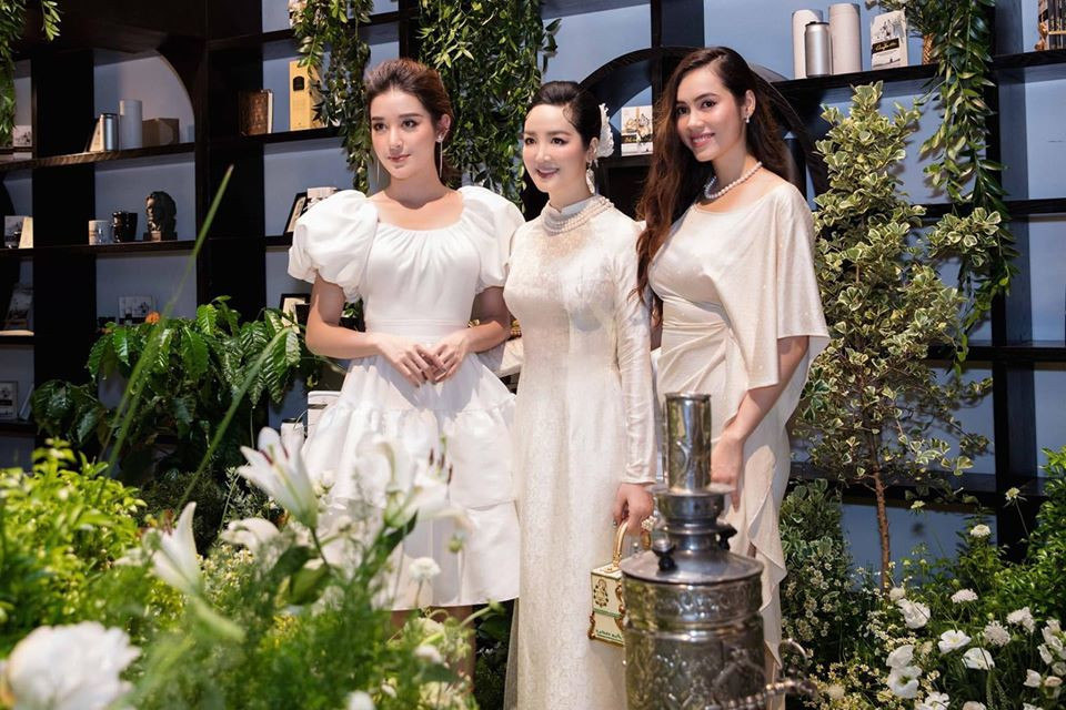 Mai Phương Thuý mặc váy trễ ngực sexy, hội ngộ dàn 'bông hậu' ở tiệc sinh nhật Tú Anh ảnh 7