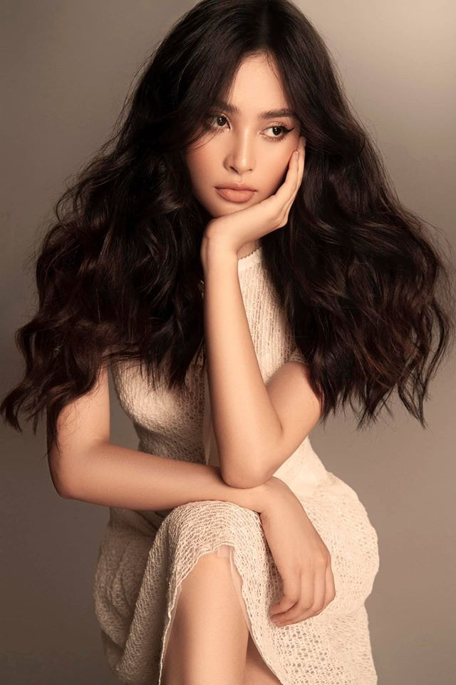 Mai Phương Thuý mặc váy trễ ngực sexy, hội ngộ dàn 'bông hậu' ở tiệc sinh nhật Tú Anh ảnh 4