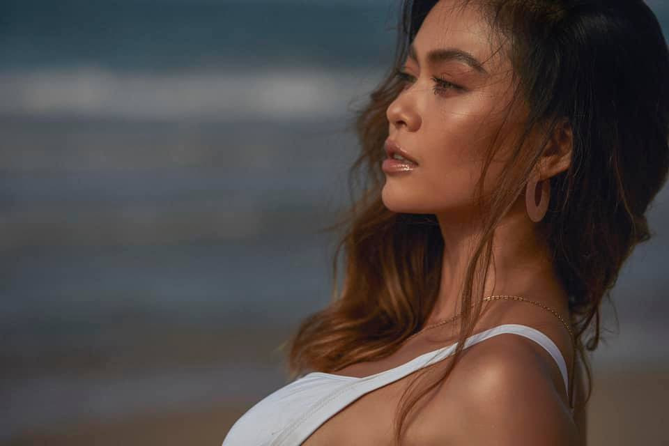 Mâu Thuỷ diện áo tắm bé xíu trên biển, 'đốt mắt' fan với đường cong nóng bỏng ảnh 3