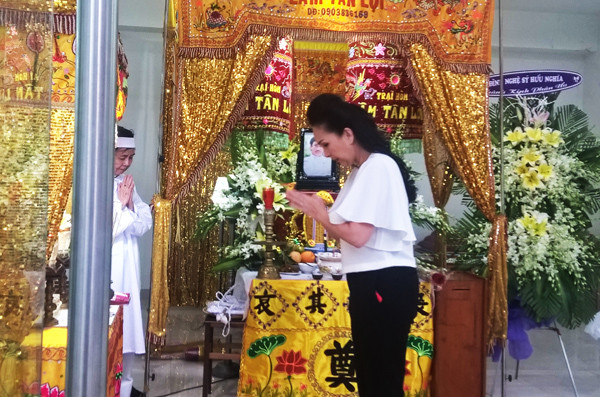 Đông đảo đồng nghiệp tới viếng NSƯT Chánh Tín ảnh 7