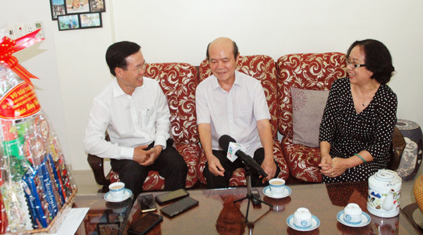 Ông Võ Văn Thưởng thăm và chúc Tết nghệ sĩ, nhà khoa học ảnh 1