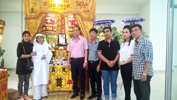 Đông đảo đồng nghiệp tới viếng NSƯT Chánh Tín ảnh 4