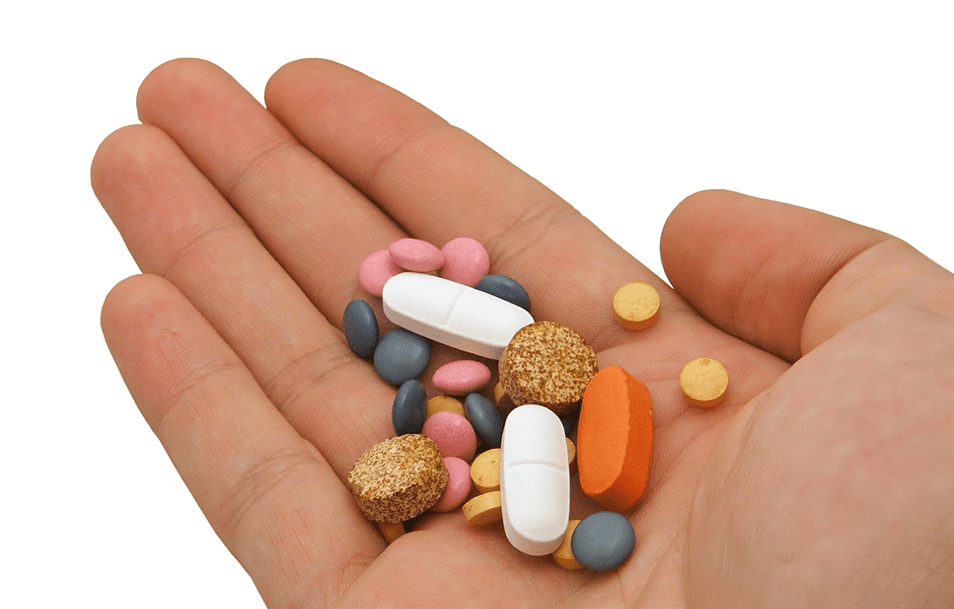 Uống trà xanh khi uống thuốc có thể gây kích thích về hormone và kháng sinh trong cơ thể, không những khiến thuốc giảm tác dụng mà còn gây rối loạn tiêu hóa và nguy hiểm cho gan. Ảnh minh họa: Internet Uống trà xanh theo cách này cực độc, hại hơn mắc ung thư ảnh 1