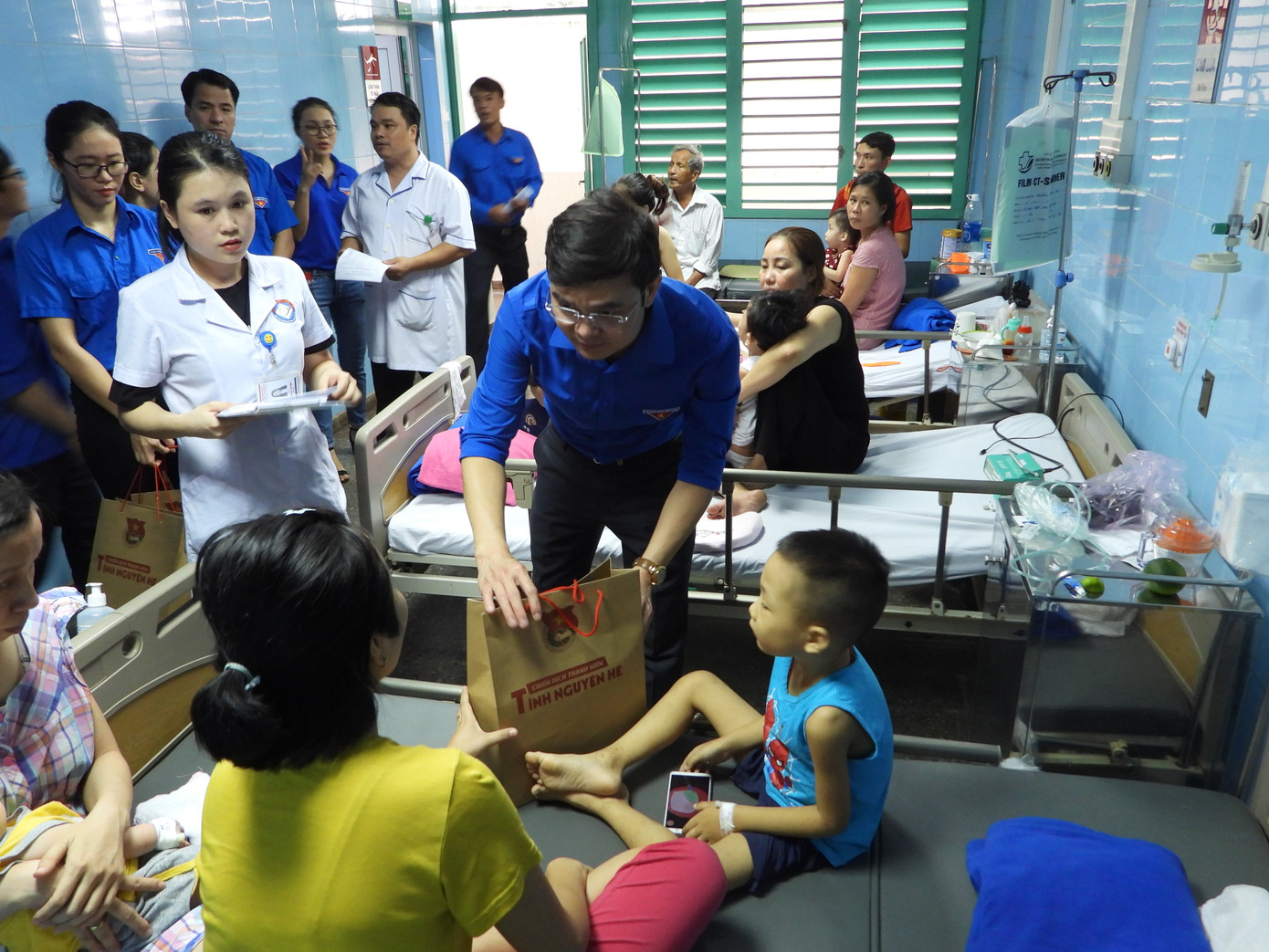 Trao 3.000 suất cơm đến bệnh nhân khó khăn tại Quảng Bình ảnh 3