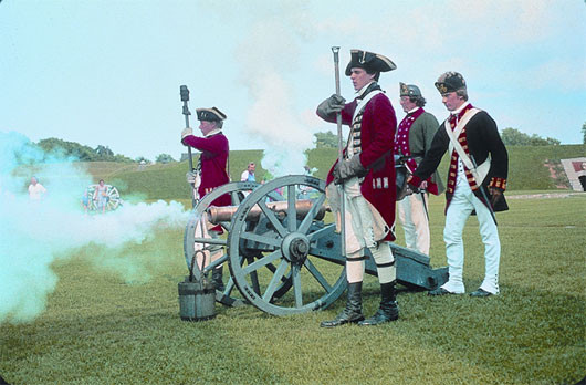 1001 thắc mắc: Pháo hoa ra đời thế nào, bí mật gì để có nhiều màu lấp lánh? ảnh 1