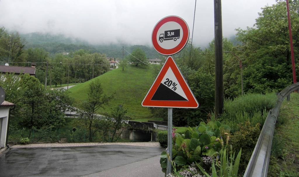 1001 thắc mắc: Sao không làm đường thẳng tắp lên đỉnh núi? ảnh 1