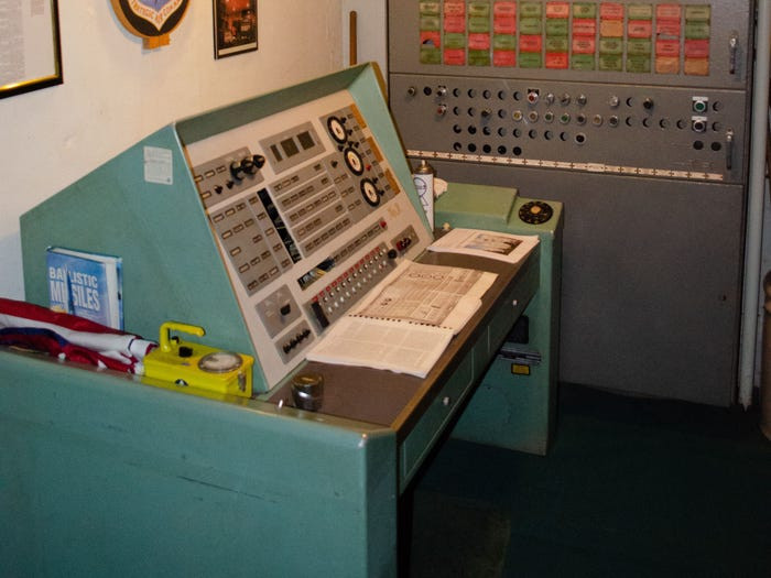 Cặp đôi mua lại hầm tên lửa hạt nhân, hoán cải thành khách sạn 3,2 triệu USD ảnh 3