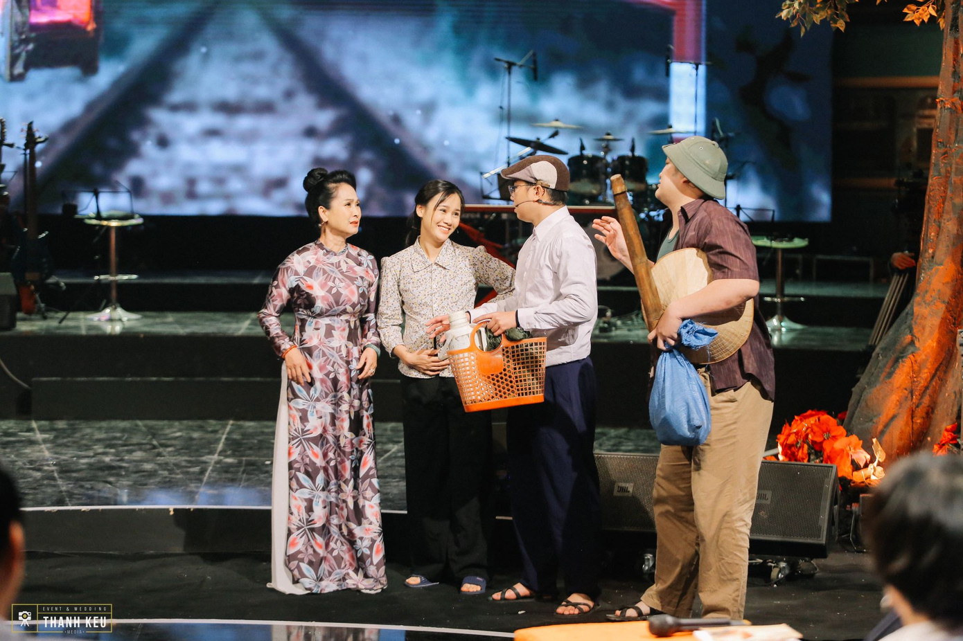 Vợ chồng nghệ sĩ Đỗ Kỷ, Hương Bông lần đầu chia sẻ về những kỷ niệm ở bến tàu ảnh 4