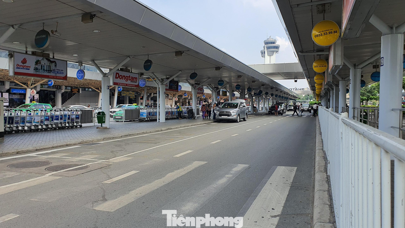 Chấn chỉnh tài xế taxi chê khách gần, làm giá ở sân bay Tân Sơn Nhất ảnh 1