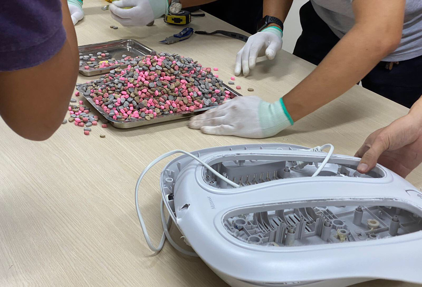 Hơn 20kg ma túy ngụy trang trong lô hàng quà biếu xuất, nhập khẩu qua Tân Sơn Nhất ảnh 1