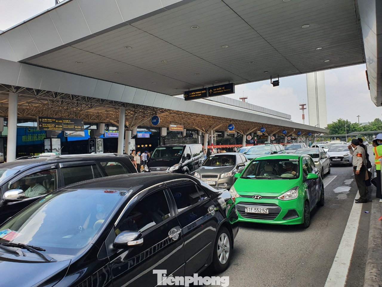 TPHCM đề xuất xây cầu vượt, hầm chui trước sân bay Tân Sơn Nhất ảnh 1