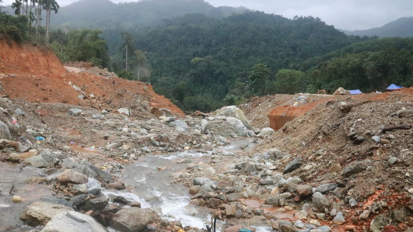 Trở lại vùng lở núi Nam Trà My: Dìu nhau qua khốn khó ảnh 2