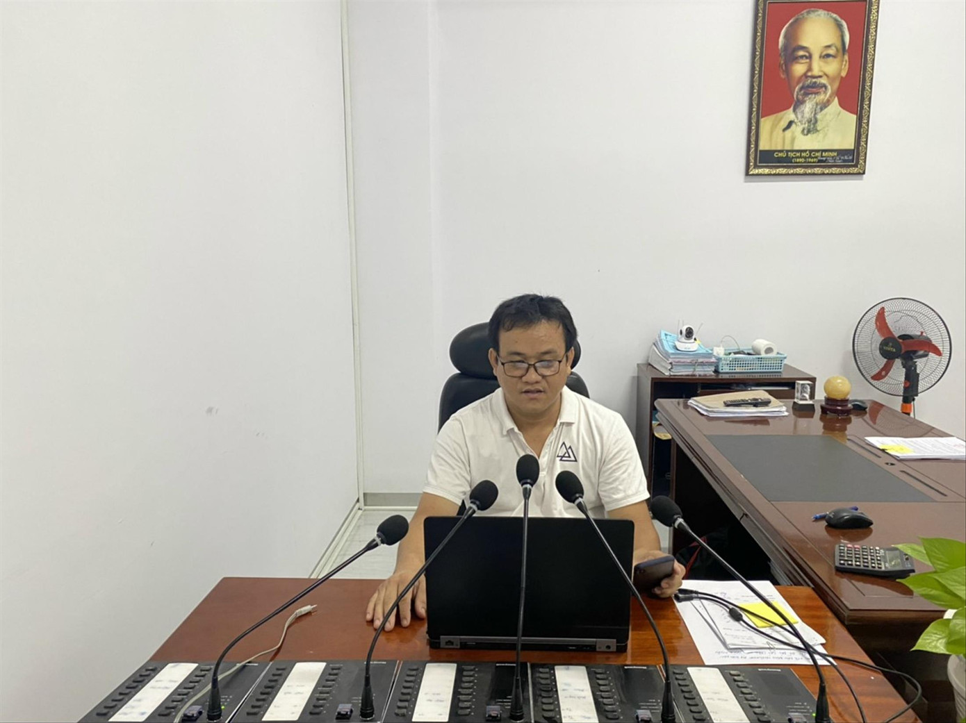 Chuyện làm sạch tiền trong khu cách ly ảnh 3