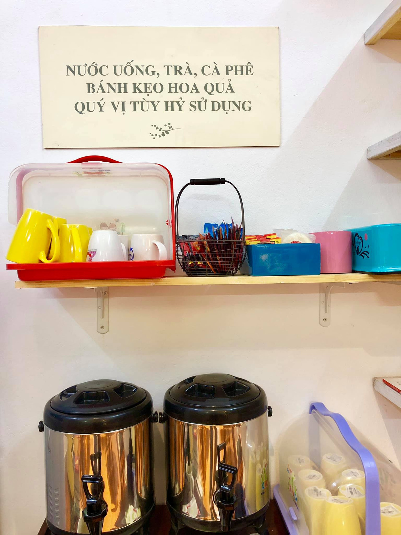 Đội tặng sách ảnh 1