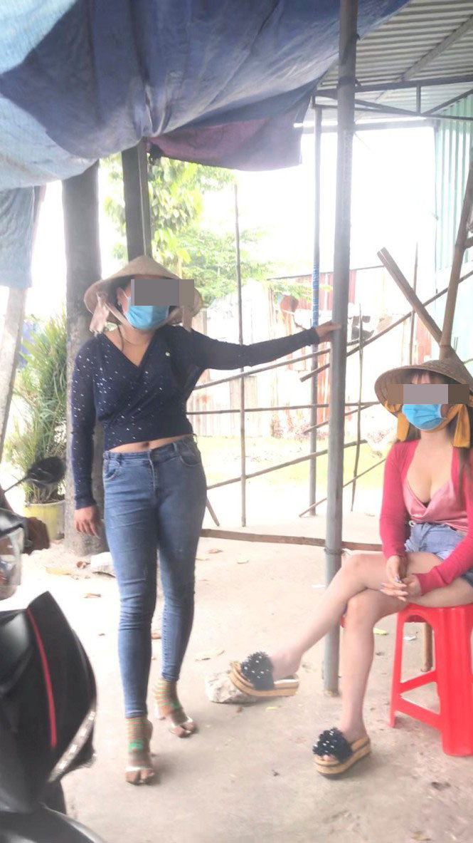 'Cà phê chòi' nhộn nhịp: Chính quyền ở đâu? ảnh 1