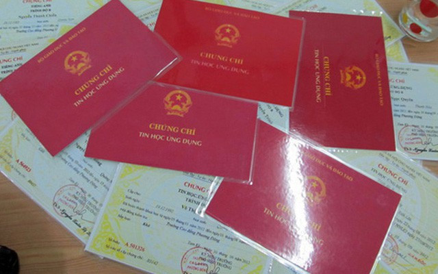 Cắt giảm nhiều loại chứng chỉ 'hành' cán bộ, công chức ảnh 1