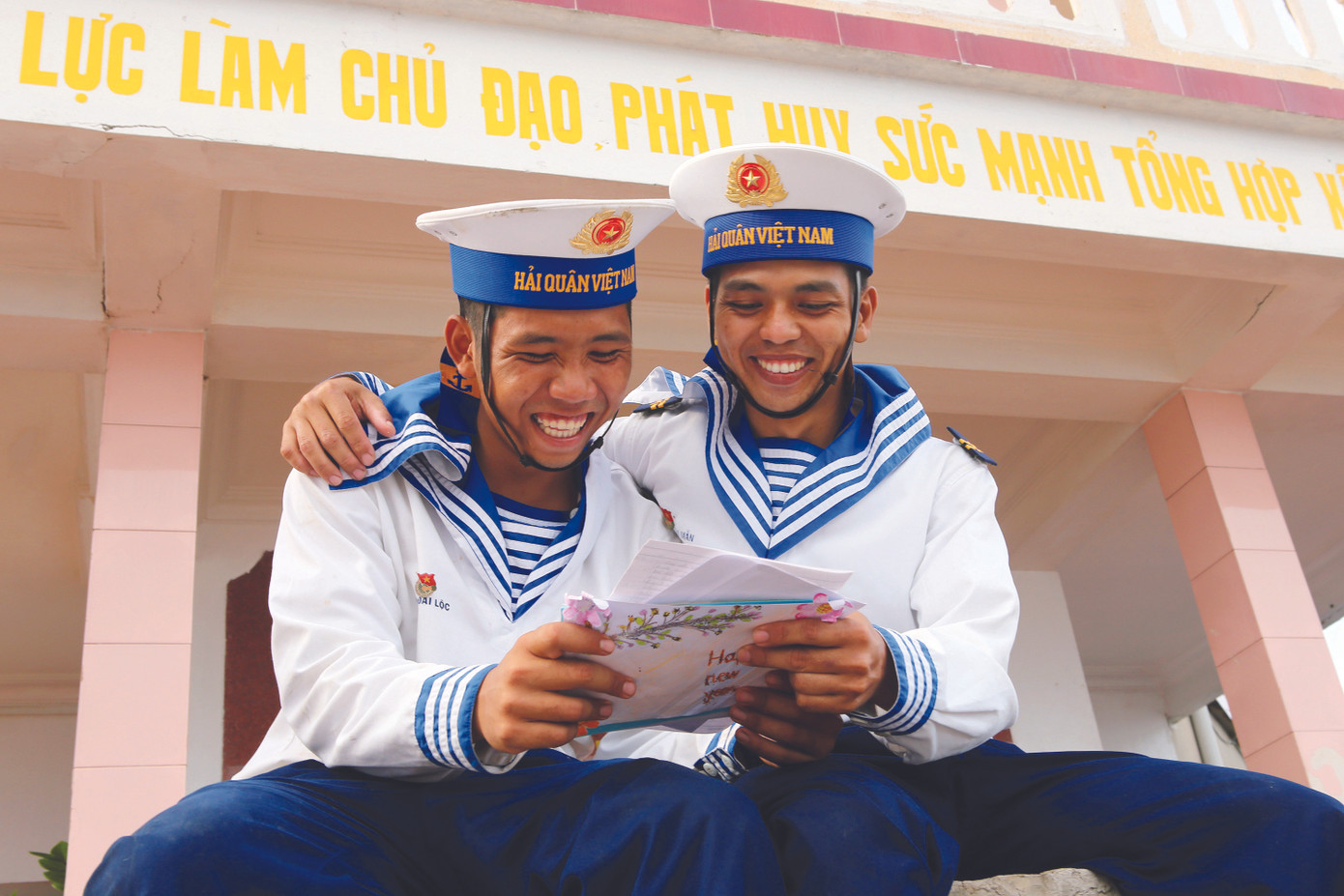 Xuân ấm giữa trùng khơi ảnh 1