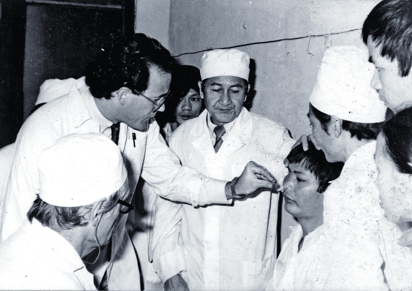 Người đi lối 'tiểu ngạch' góp phần khai thông quan hệ Việt - Mỹ ảnh 3