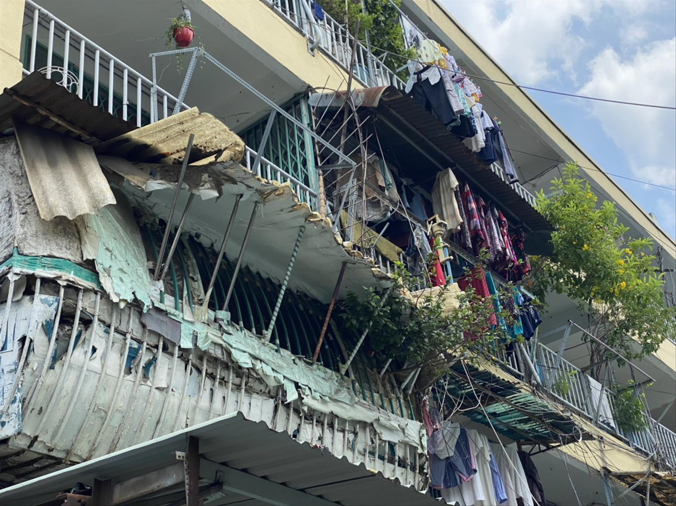 Hàng loạt chung cư ở TPHCM…chờ sập ảnh 1