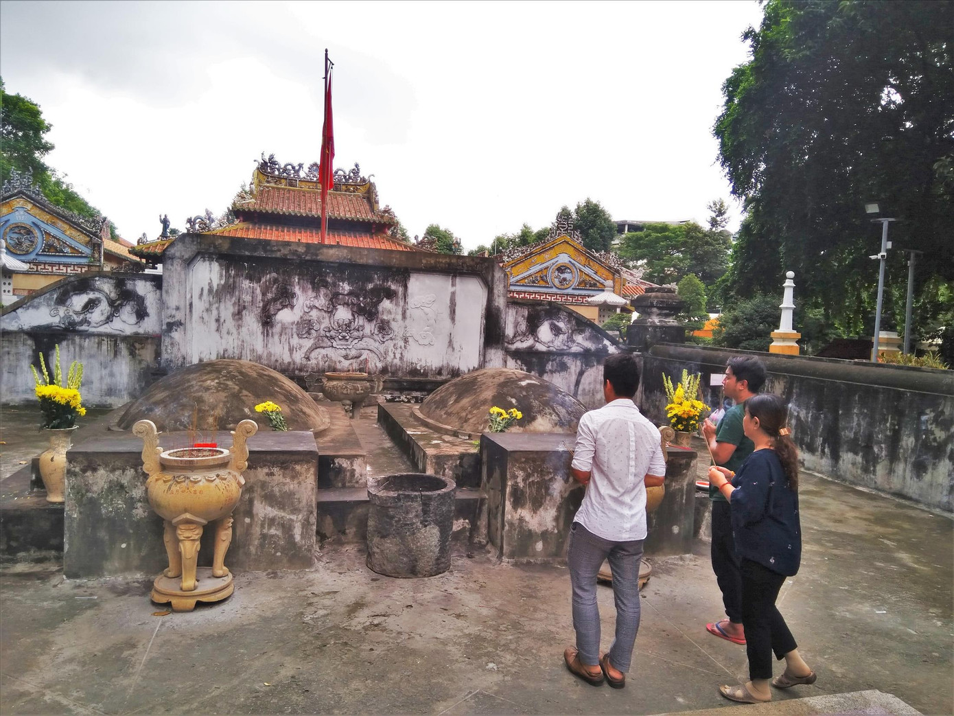 Tìm viên ngọc trên nhà bia tả quân Lê Văn Duyệt ảnh 1