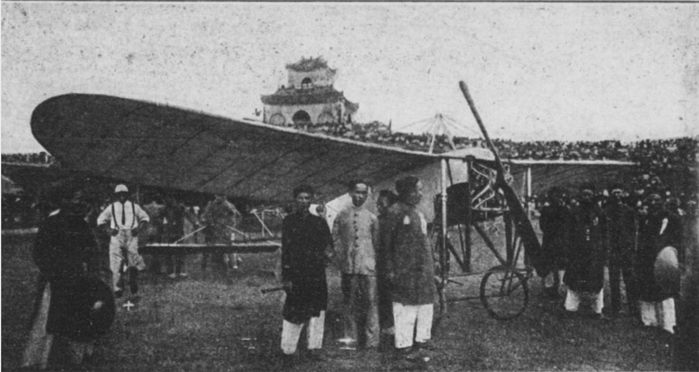 Tàu bay ở chợ Lầu Đèn ảnh 1