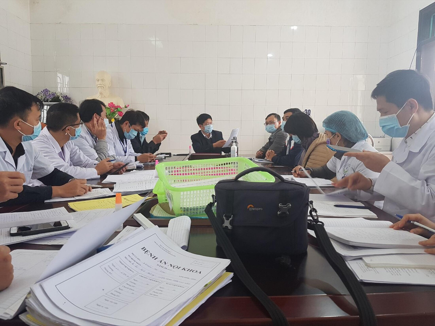 Những người tận hiến và lặng thầm chống chọi 'cơn bão' Covid-19 ảnh 1