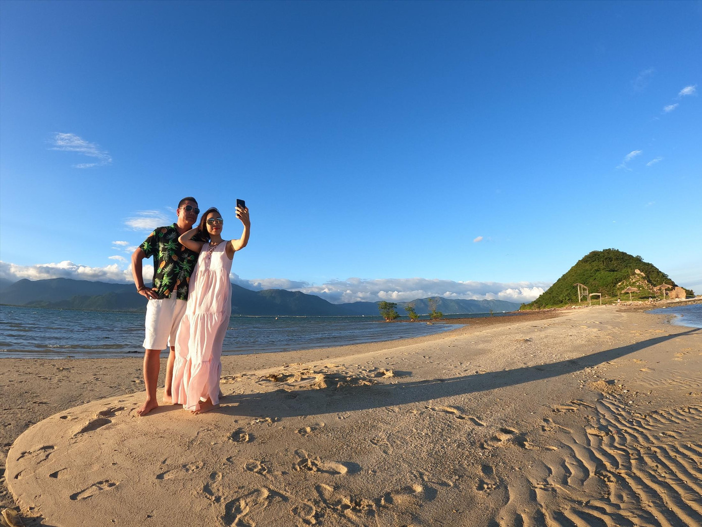 Vợ chồng 'chúa đảo' ở Điệp Sơn ảnh 1