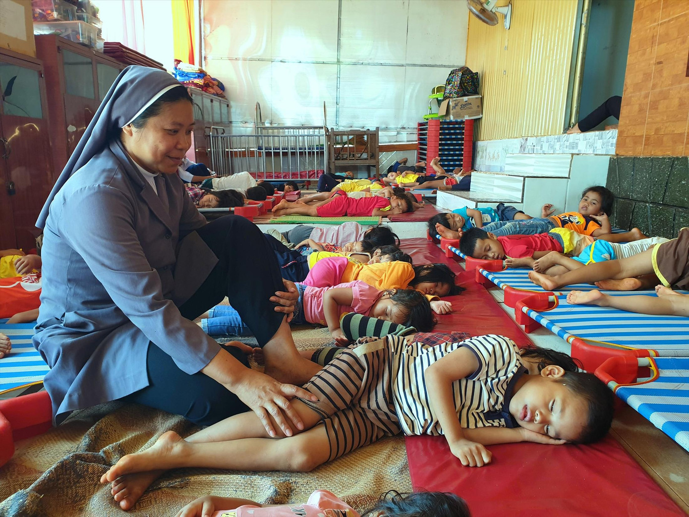 Nơi chở che những cuộc đời giông bão ảnh 1