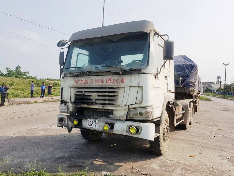 Tài xế xe tải hết hạn đăng kiểm ‘bỏ của’ khi gặp thanh tra giao thông ảnh 1